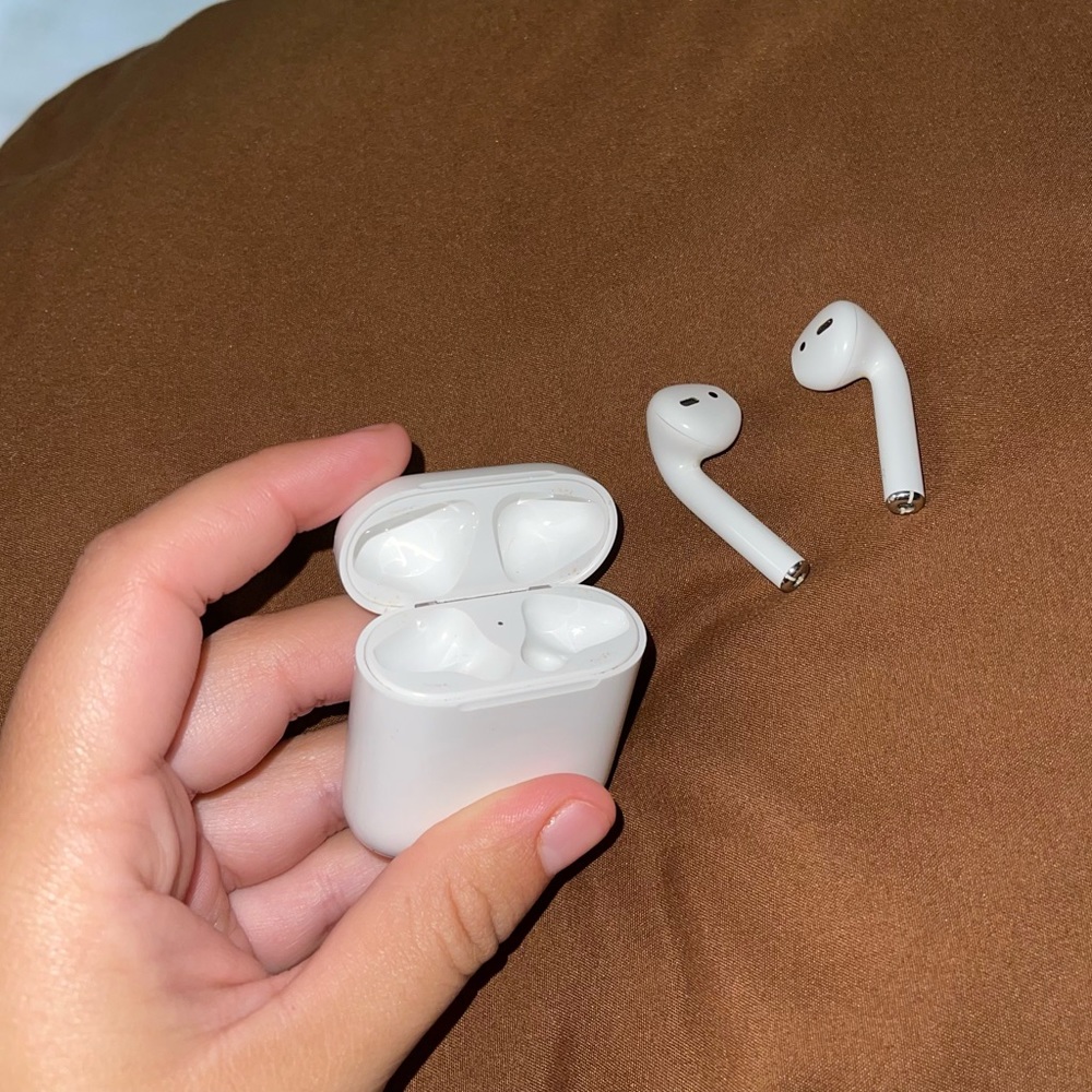 apple airpods (2nd generation)  on hold